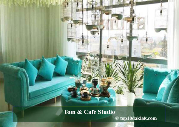 Tom & Café Studio